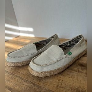 Sonuk Women’s size 6 canvas cruisers
